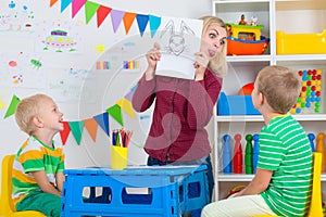 Children with mom and draw pictures in the kids room.