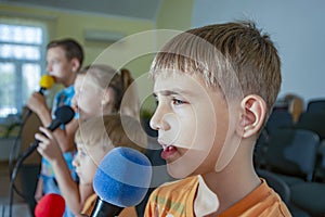 Children participate with a microphone, recite poems, recitation photo