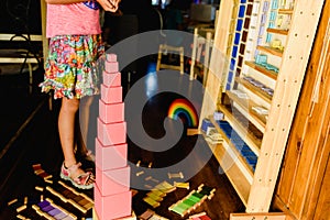Children playing with pink tower in a Montessori class