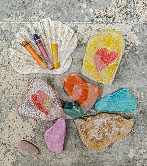 Children& x27;s favorite pastime at sea, painting and drawings on sea stones with crayons, pastels, watercolors