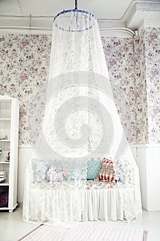 Children`s room with a bed and a canopy