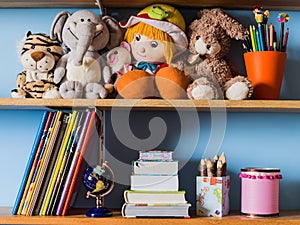 Children's shelf