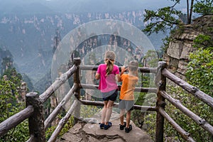 Children standing on the Zhangjiajie Tianzi lookout