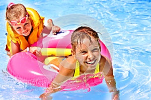 En nadar piscina 