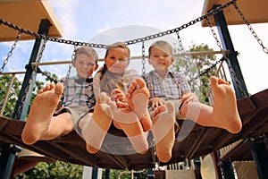 Children with their feet in the air