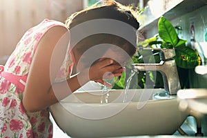 children washing face