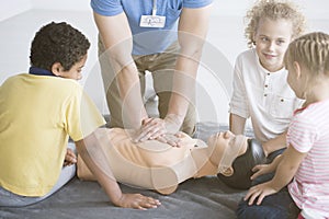 Children watching resuscitation technique