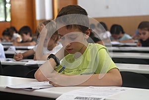 Childrens in an exam.