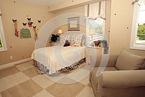 Childs bedroom photo