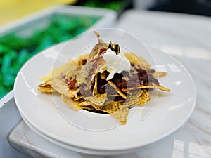 Chili cheese nachos