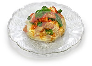 Chilled capellini with fresh tomatoes and basil