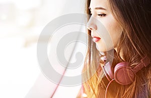 Chilling Calm Casual Eletronic Earphone Audio Concept