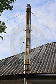 The chimney is held by tensioned cables.