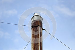 The chimney is held by tensioned cables.