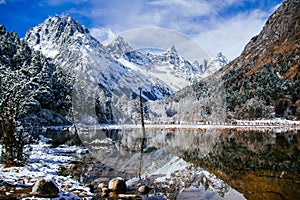 China`s Bipenggou scenic spot - early winter scenery