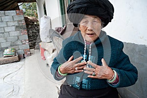 China's ethnic minorities, the Yi old lady