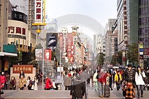 CHINA: shopping in Shanghai