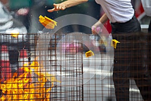 China, traditional religion, customs, Zhongyuan Purdue, Chinese Ghost Festival, burning, paper money