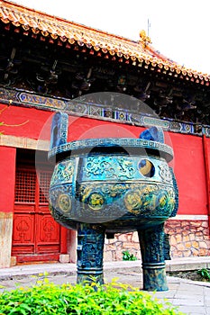 Chinese ancient bronze tripod