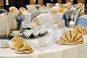 Chinese banquet party decor white table with gold napkin