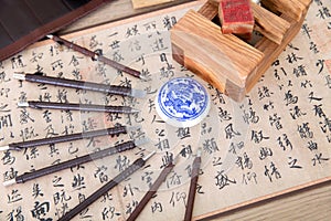 Chinese calligraphy works, a carving bed with a seal fixed and many carving knives in a circle pointing to the ink pad