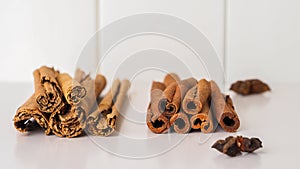 Chinese cassia and ceylon cinnamon bark sticks