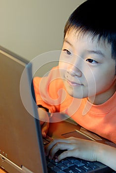 chinese child use computer