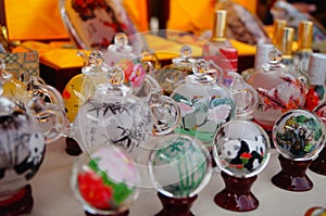 Chinese feature crafts snuff bottles