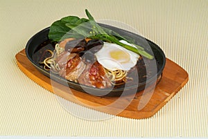 Chinese food, sizzling crispy noodle