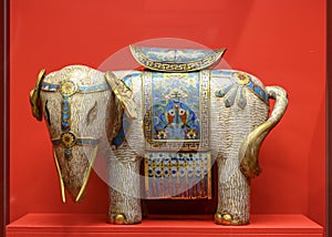 Chinese gilded elephant sculpture made of bronze and cloisonne enamel of the 18th century