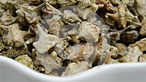 Chinese herb medicine of Tribuli Fructus or Puncturevine Caltrap Fruit rotating