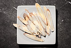 Chinese herbal medicines -- Astragalus