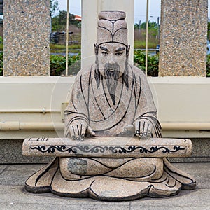 Chinese history statue