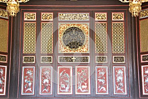 Chinese Motif Wooden Partition