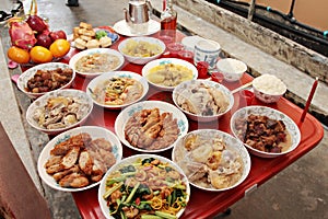 Chinese pay respect at the ceremony on the auspicious