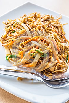 Chinese stir fried chicken egg noodle