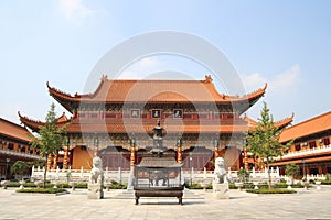 Chinese temple building