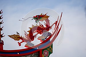 Chinese Temple Roof with Dragon Statue Decoration