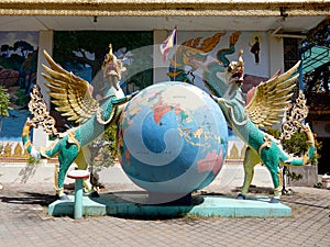 Chinese temple sculptures