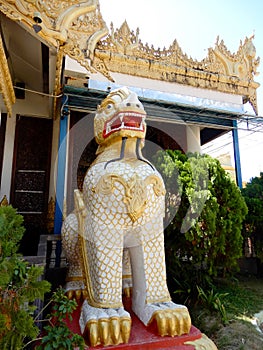 Chinese temple sculptures