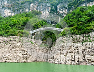 Chinese view of the mountains and the bridge