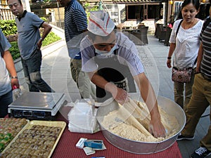 Chinese worker making Bosi sugar