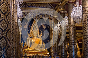 Chinnarat Buddha sculpture