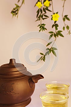 Chinse teapot and cups of tea