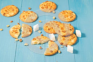 Chip cookies with nuts and lump sugar/chip cookies with nuts and