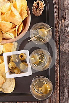 Chips, alcohol and olive