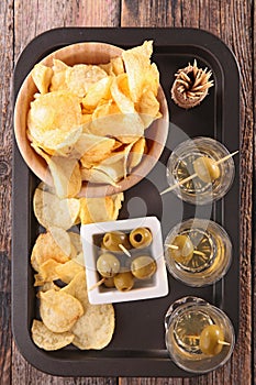 Chips, alcohol and olive