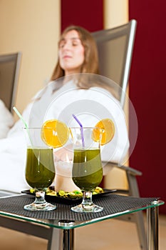 Wellness - Chlorophyll-Shake on a table