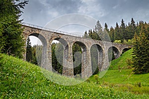 Viadukt Chmaros, kamenný železniční most u Telgartu