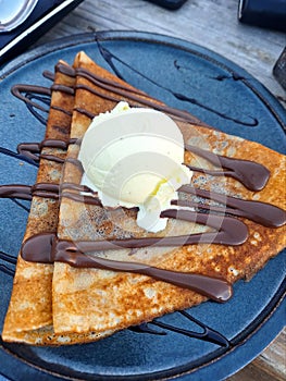 Chocholate crepe with vanila ice cream